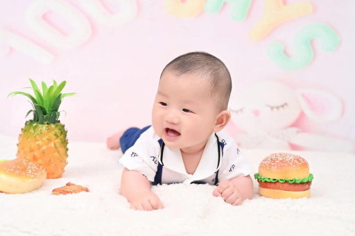 林芝宝宝多久抬头